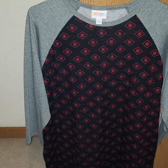 Lularoe Randy Tee - Picture 2 of 3